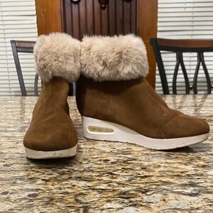 DKNY Brown Winter Boots with Faux Fur